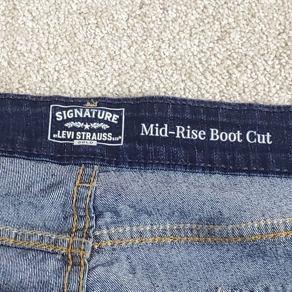 Levis Strauss Signature Women's Jeans  Size 26 Mid Rise Boot Cut SeeMeasurements - Picture 11 of 16